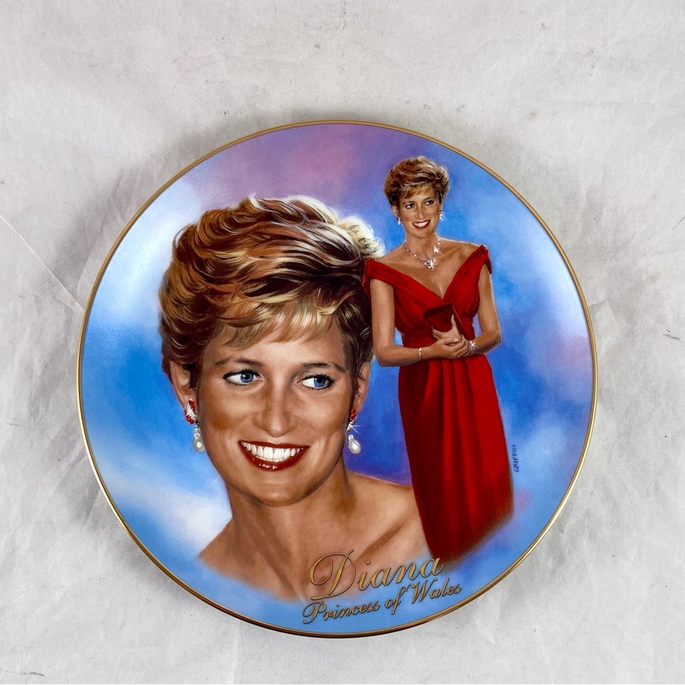 Vintage Diana: A Woman of Style FOREVER, DIANA 8” collector plate First Issue LE